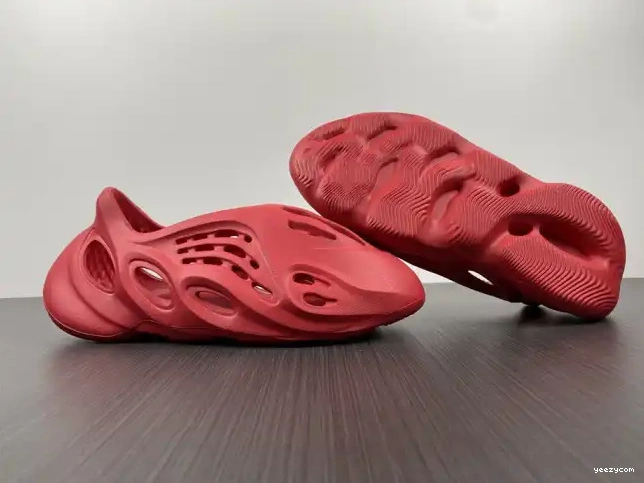 Yeezy Adidas Red Foam CW3355 0530